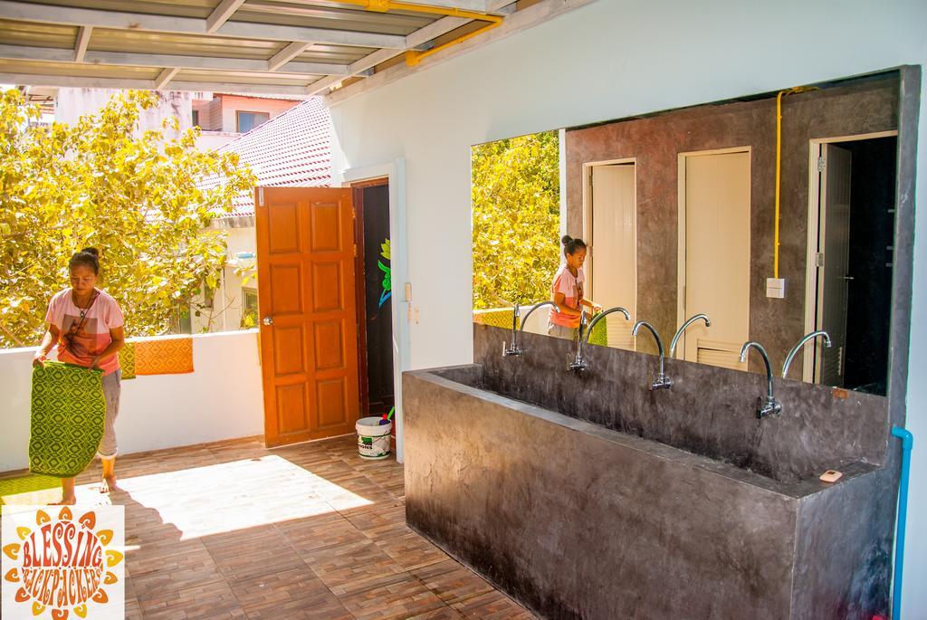 A Pousada Blessing Backpackers Thongsala Exterior foto