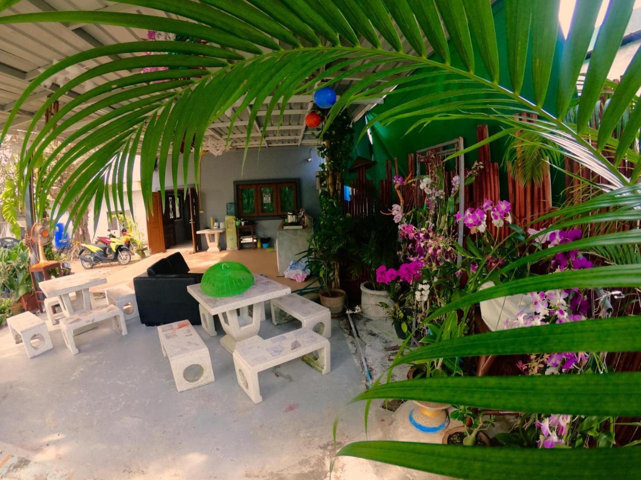 A Pousada Blessing Backpackers Thongsala Exterior foto